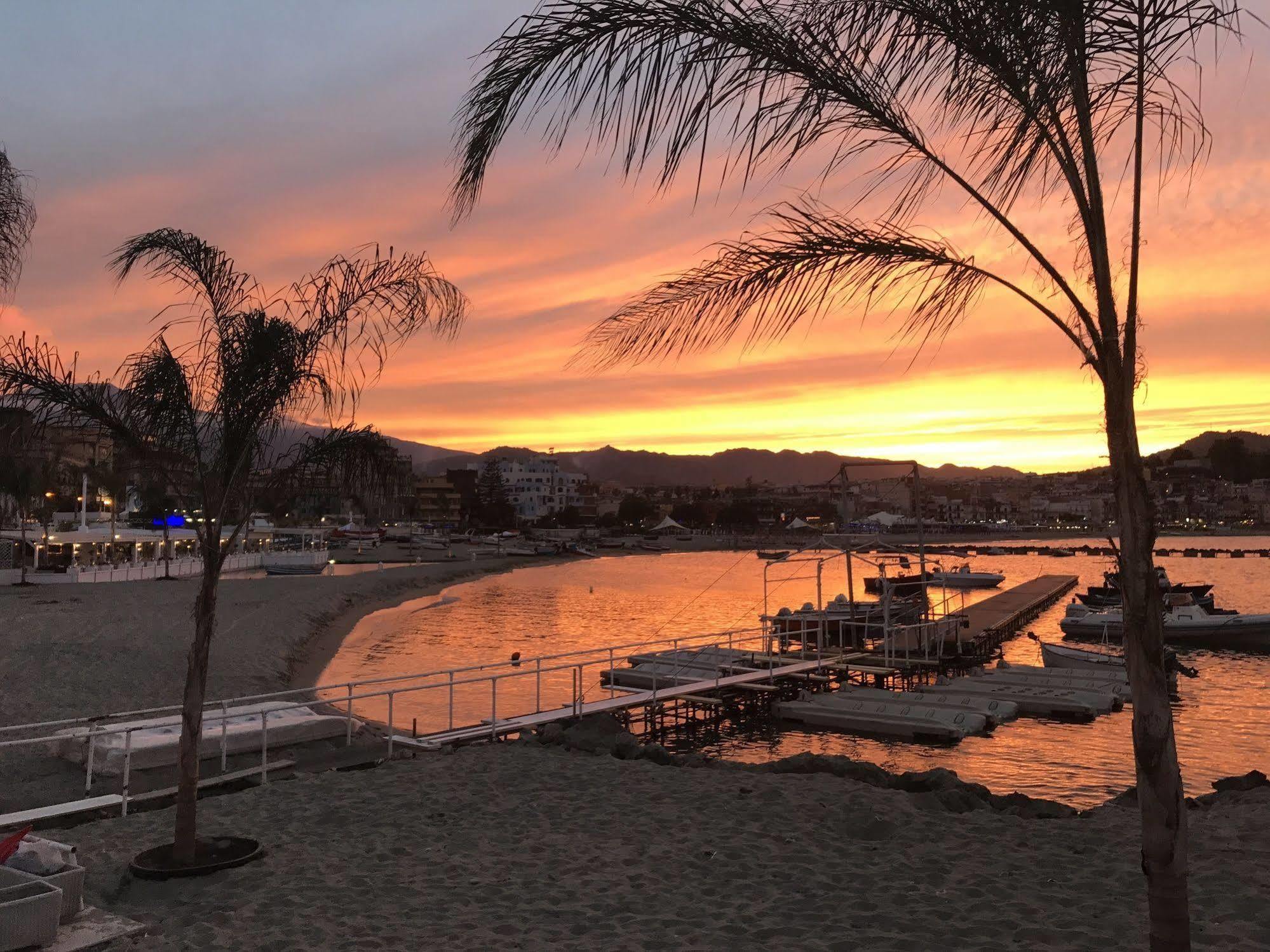Kalaskiso' Giardini Naxos Exteriör bild