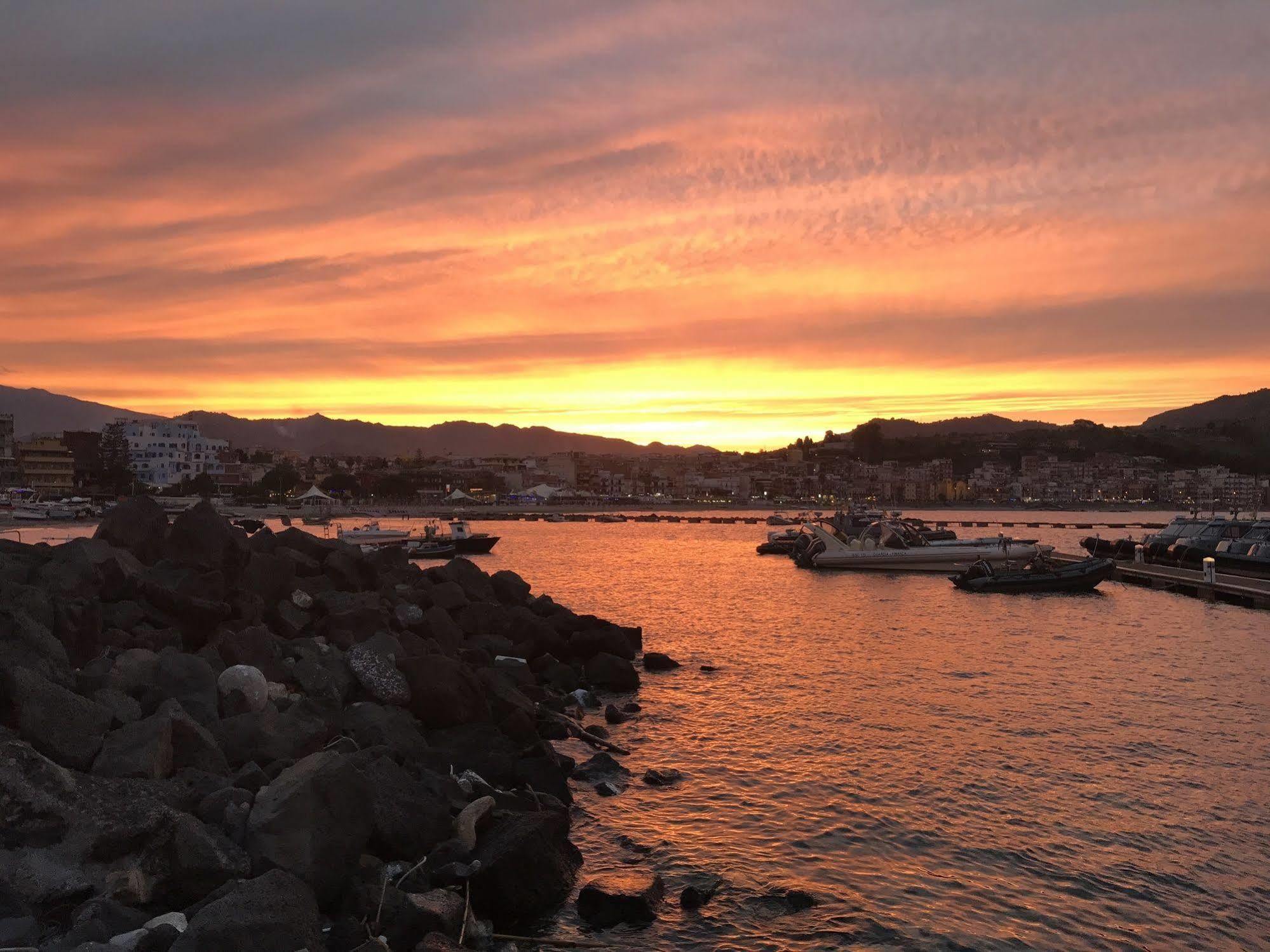 Kalaskiso' Giardini Naxos Exteriör bild